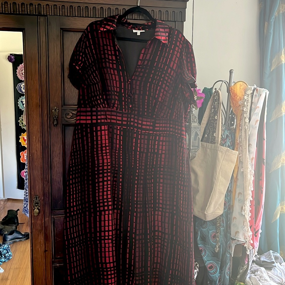 Size 2x red and black dress, falls to mid calves. From Fashion Bug.
